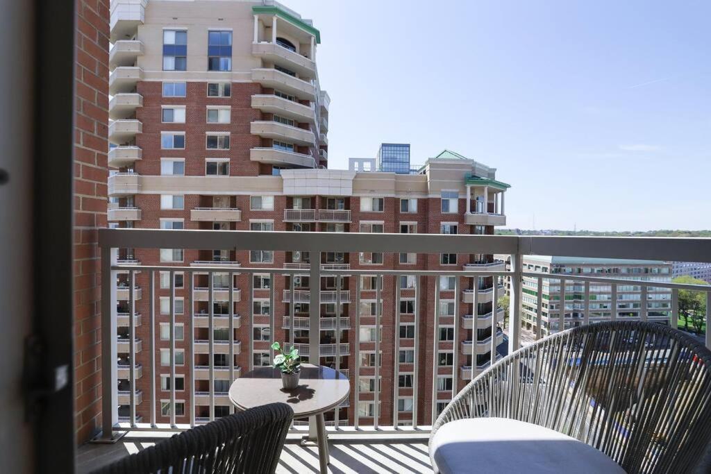 Gorgeous 1 Bedroom At Ballston Place With Gym Apartment